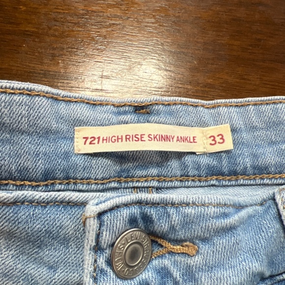 Levis - Picture 2 of 5